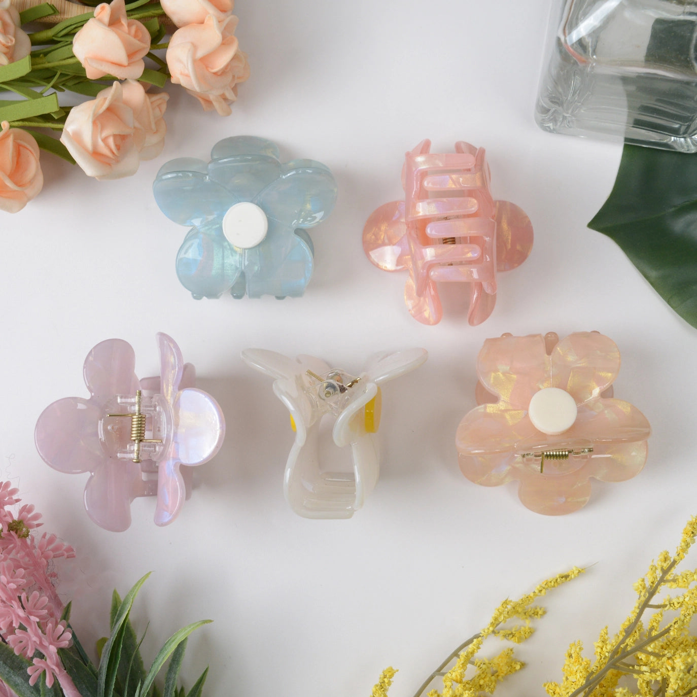 Gentle Daisy Hair Claw Clip